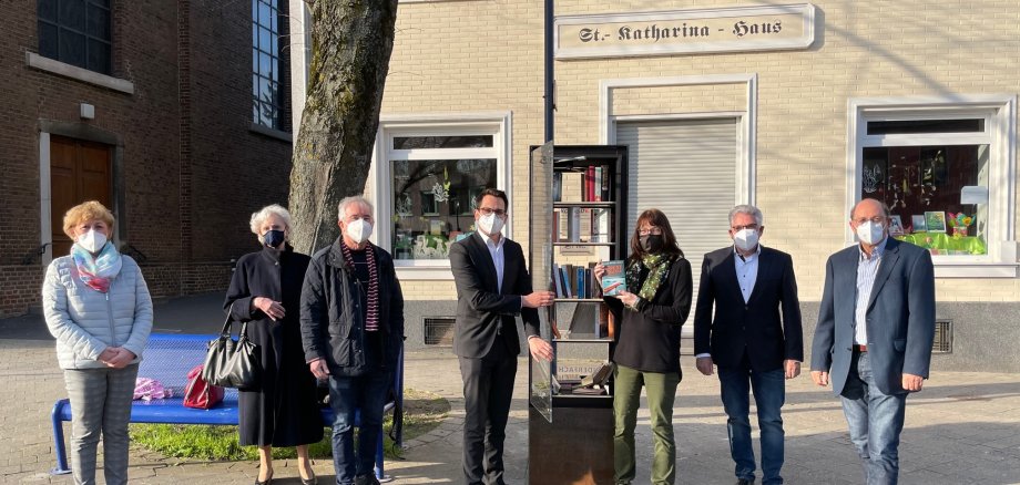 Einweihung Bücherschrank Markt Kohlscheid