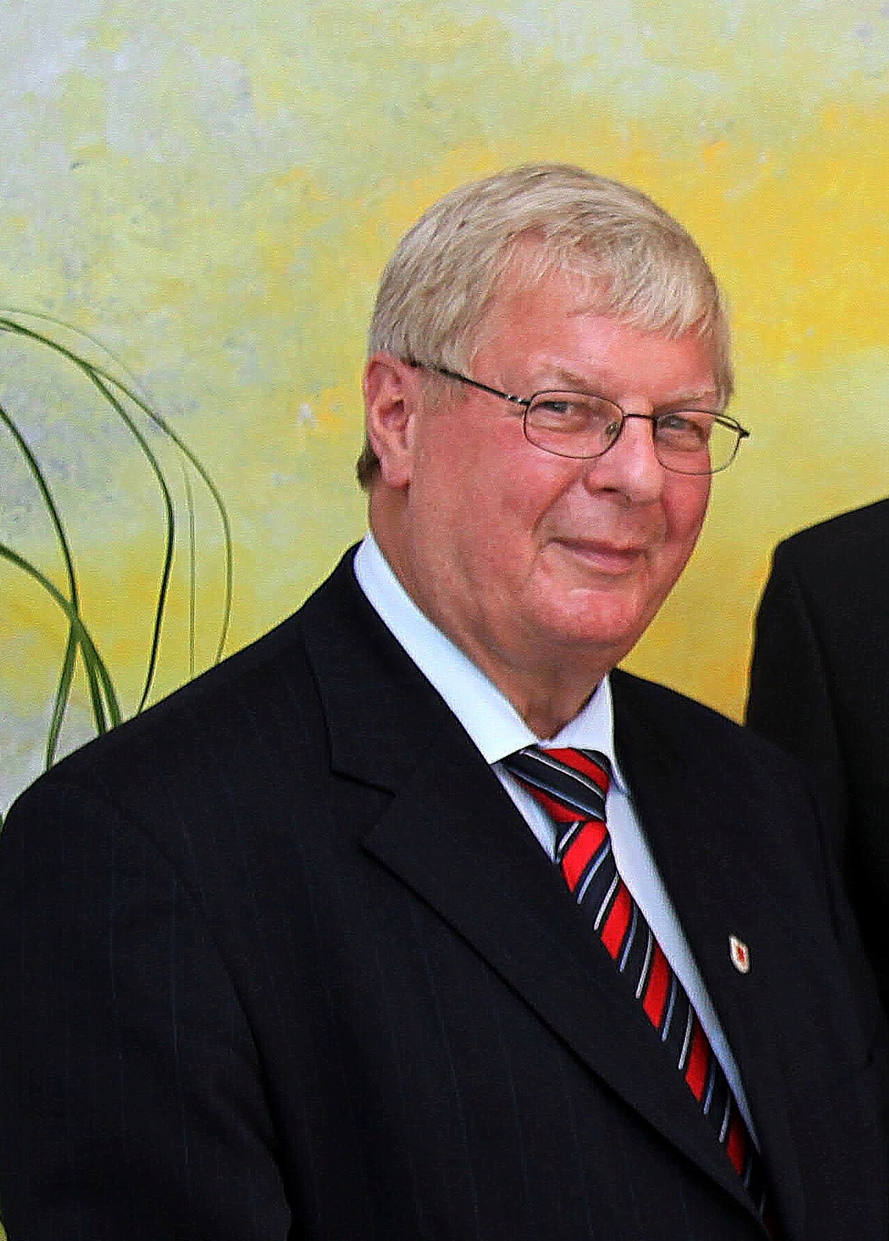 Das Foto zeigt den am 08. April 2022 verstorbenen Ratsherrn und Ehrenringträger Reimund Billmann