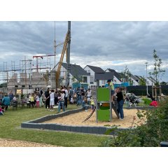 Das Bild zeigt einen Blick auf den neuen Spielplatz in der Finkenstraße
