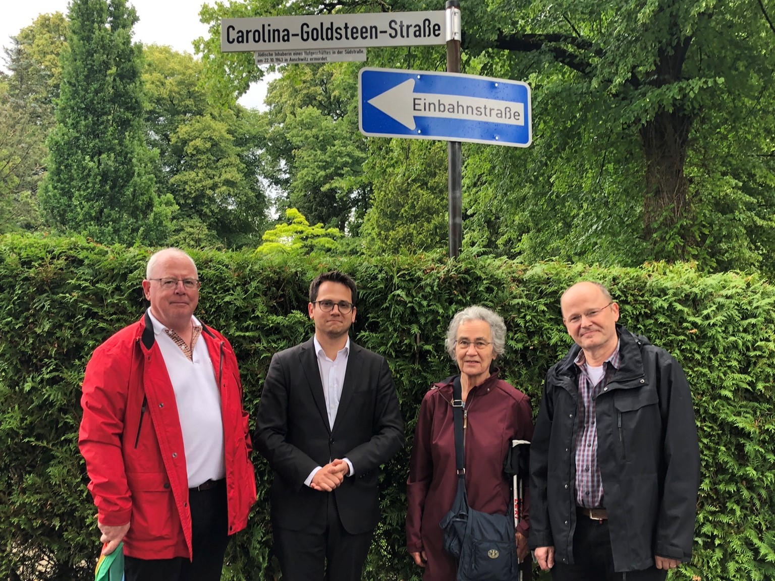 V.l.: Wolfgang Goebbels (Mitglied des Rates der Stadt Herzogenrath), Dr. Benjamin Fadavian (Bürgermeister der Stadt Herzogenrath), Sofie Sequeira (Arbeitskreis „Wege gegen das Vergessen“), Dr. Bernd Fasel (Mitglied des Rates der Stadt Herzogenrath)