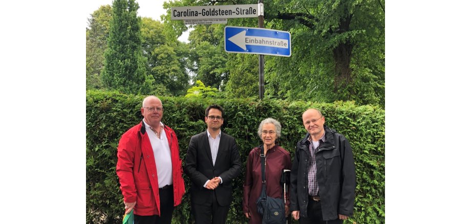 V.l.: Wolfgang Goebbels (Mitglied des Rates der Stadt Herzogenrath), Dr. Benjamin Fadavian (Bürgermeister der Stadt Herzogenrath), Sofie Sequeira (Arbeitskreis „Wege gegen das Vergessen“), Dr. Bernd Fasel (Mitglied des Rates der Stadt Herzogenrath)