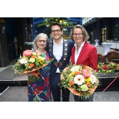 Das Foto zeigt v.l.n.r.: Prof. Dr. Dauner-Lieb (Präsidentin des Verfassungsgerichtshofes NRW), Bürgermeister Dr. Benjamin Fadavian und Ministerin Ina Scharrenbach (Ministerin für Heimat, Kommunales, Bauen und Gleichstellung des Landes Nordrhein-Westfalen)