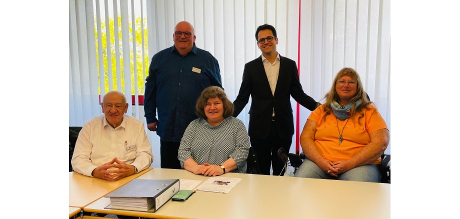 Das Bild zeigt v.l.n.r.: Jürgen Müller, Norbert Bohl, Sabine Früke, Bürgermeister Dr. Benjamin Fadavian und Elke Hofmann