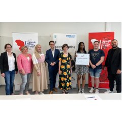  v.l.n.r.: Vera Richert (Koordinatorin Talentscouting FH), Michaela Sieger (Studien- und Berufswahlkoordinatorin Gesamtschule), Ghena Saad (Schülerin/Talent), Bürgermeister Dr. Benjamin Fadavian, Barbara Onkels (Schulleiterin), Kelechi Duruh und Timo Derissen (Schüler*in/Talente), Gürkan Özkan (Talentscout RWTH)  