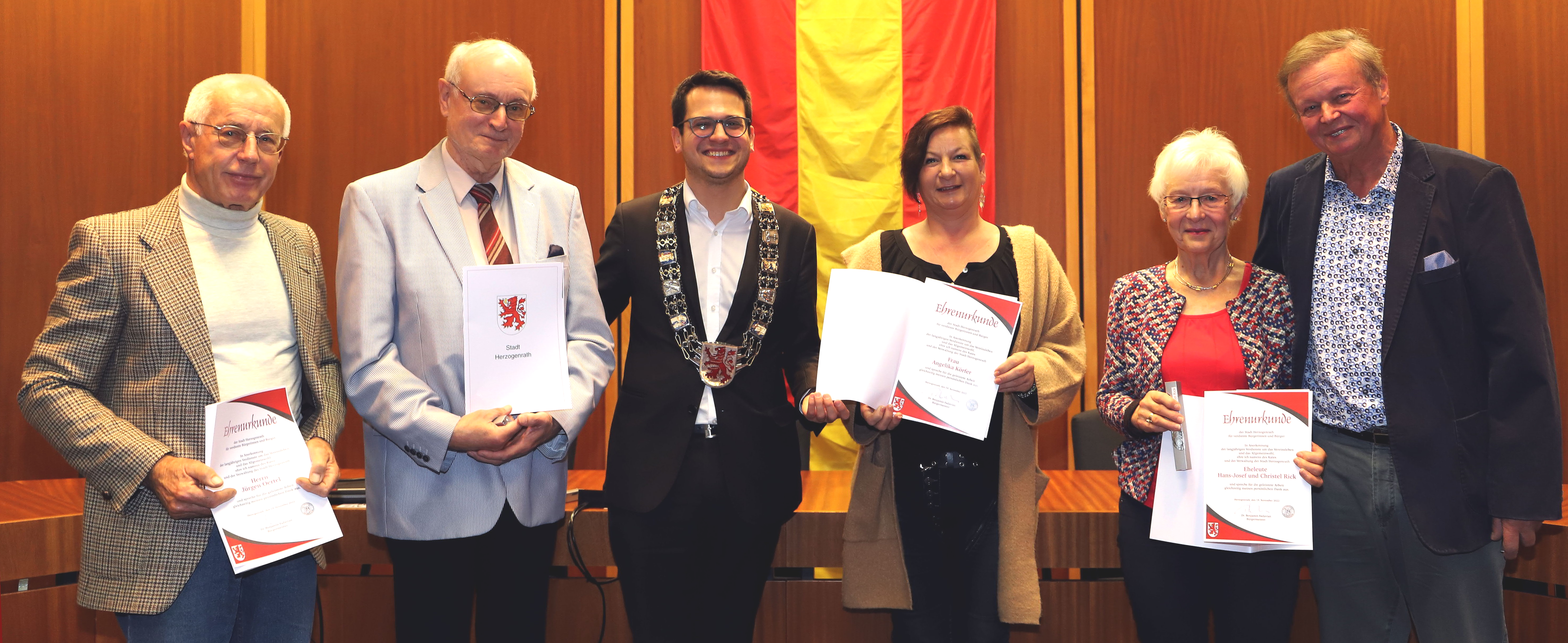 Herzogenrath ehrt verdiente Bürgerinnen und Bürger für Dienst an der Gemeinschaft