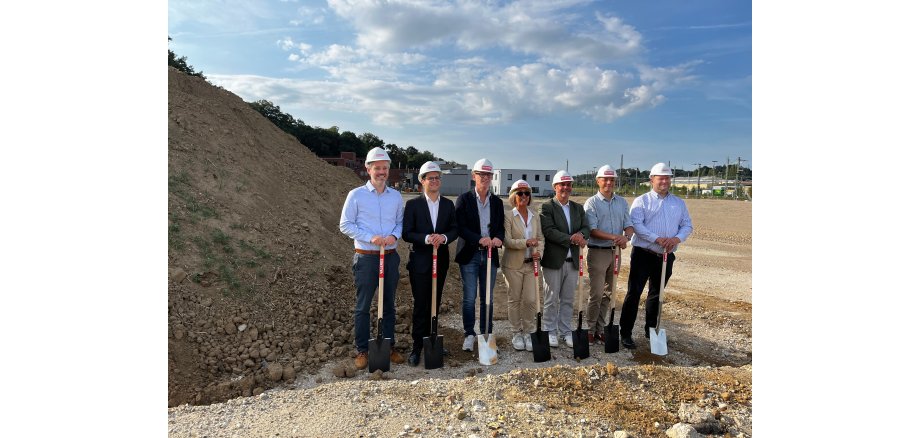 V.l.: Andreas Görres (Director of Operations, Aconity), Dr. Benjamin Fadavian (Bürgermeister Stadt Herzogenrath), Peter Schmelzer (Eigentümer Valeres), Anke Vogel (Director of Fi-nance, Aconity), Michael Eßers (Geschäftsführer der Stadtentwicklungsgesellschaft Herzo-genrath und TPH GmbH), Yves Hagedorn (Geschäftsführung Aconity) und Hendrik Blom (Geschäftsführung Aconity)