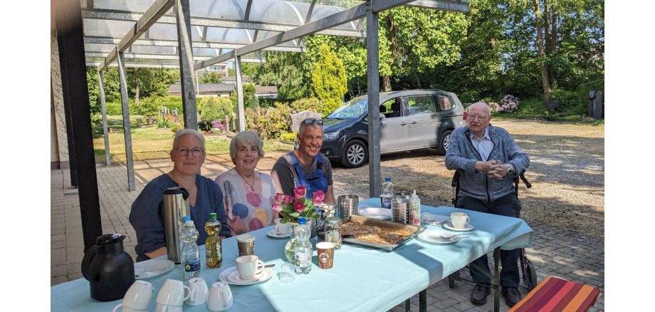 „Kaffee-Kränzchen“ auf dem Friedhof? – Warum nicht!? 