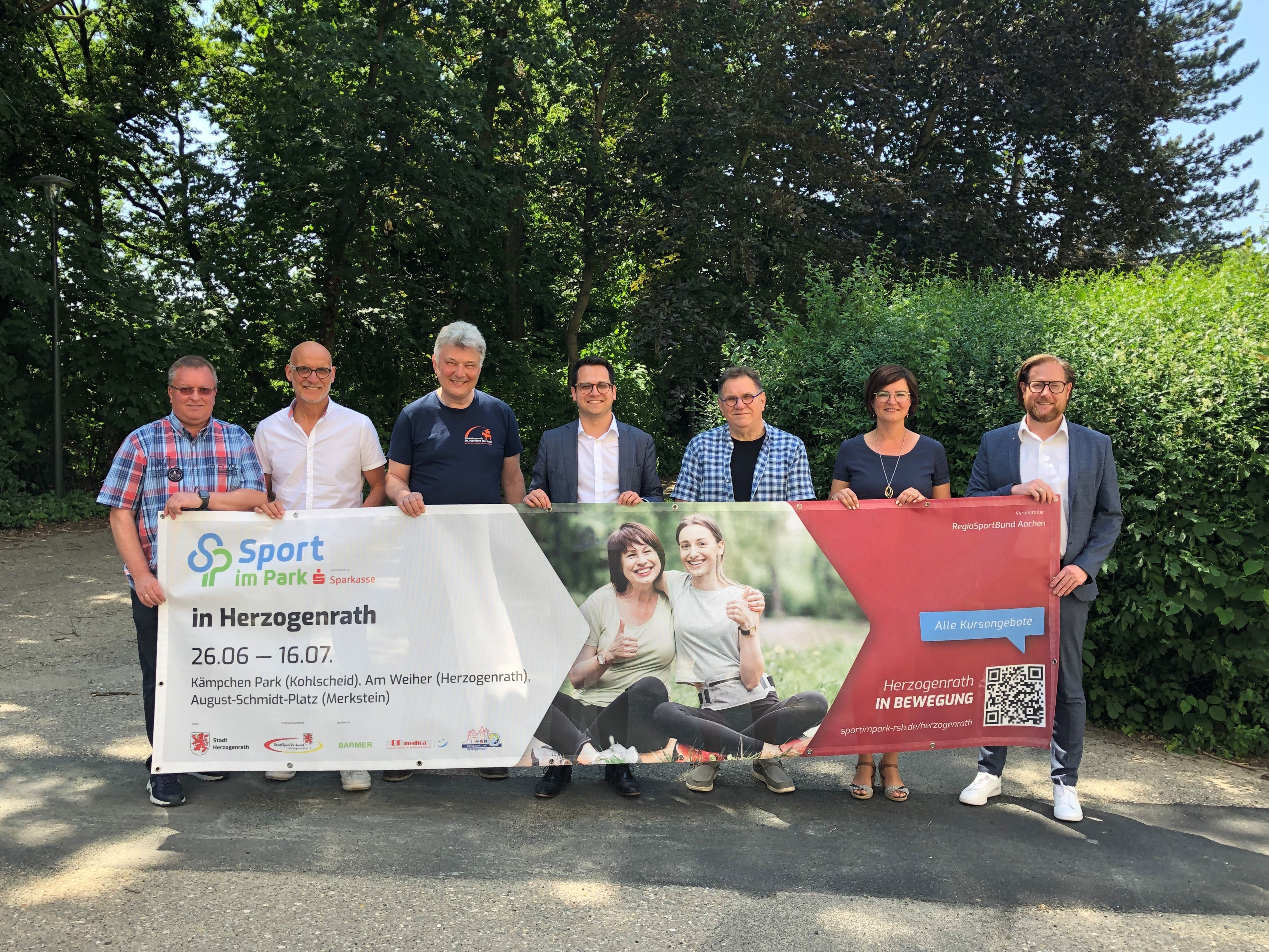 V.l.: Ingo Braun (RegioSportBund Aachen), Hugo Polz (RegioSportBund Aachen), Dr. Heribert Mertens (Bürgerstiftung Herzogenrath), Bürgermeister Dr. Benjamin Fadavian (Stadt Herzogenrath), Manfred Borgs (Stadtsportverband Herzogenrath), Brigitte Jansen (BARMER Krankenkasse Aachen) und Michael Uerlings (Sparkasse Aachen)