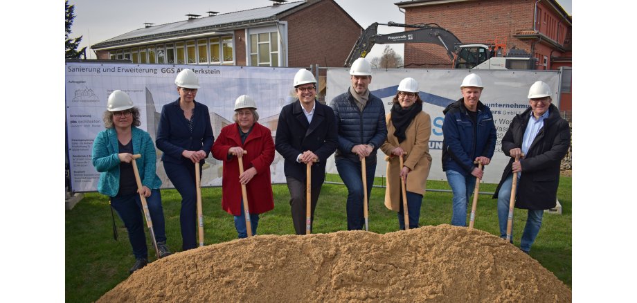 Erster Spatenstich für Erweiterung Grundschule Alt-Merkstein