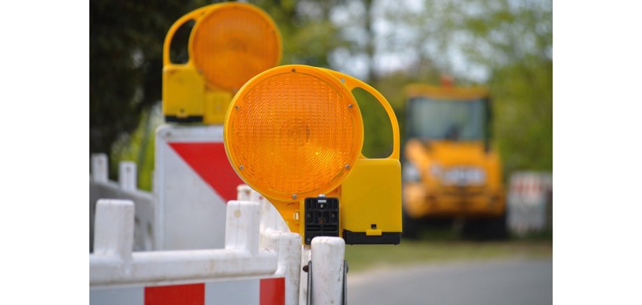 Baustellenschilder auf Straße