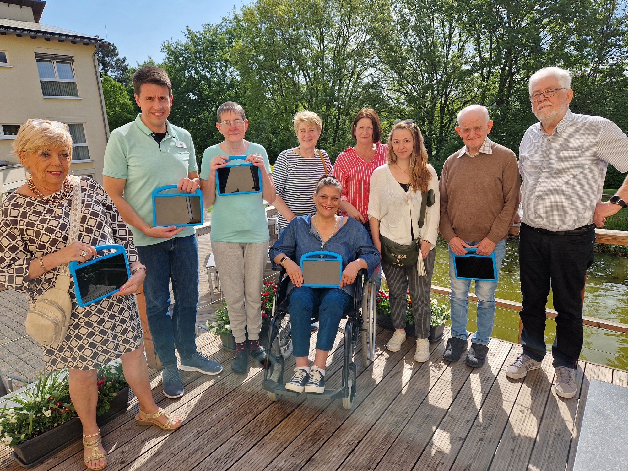 Übergabe Tablets an Senioren der Arche Noah