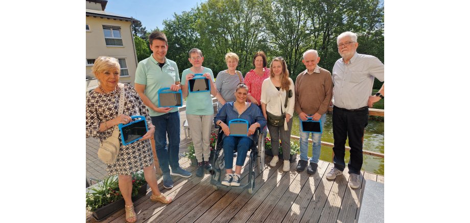Übergabe Tablets an Senioren der Arche Noah