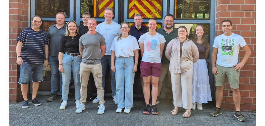Gruppenbild Grillabend Notfallsanitäter Azubis