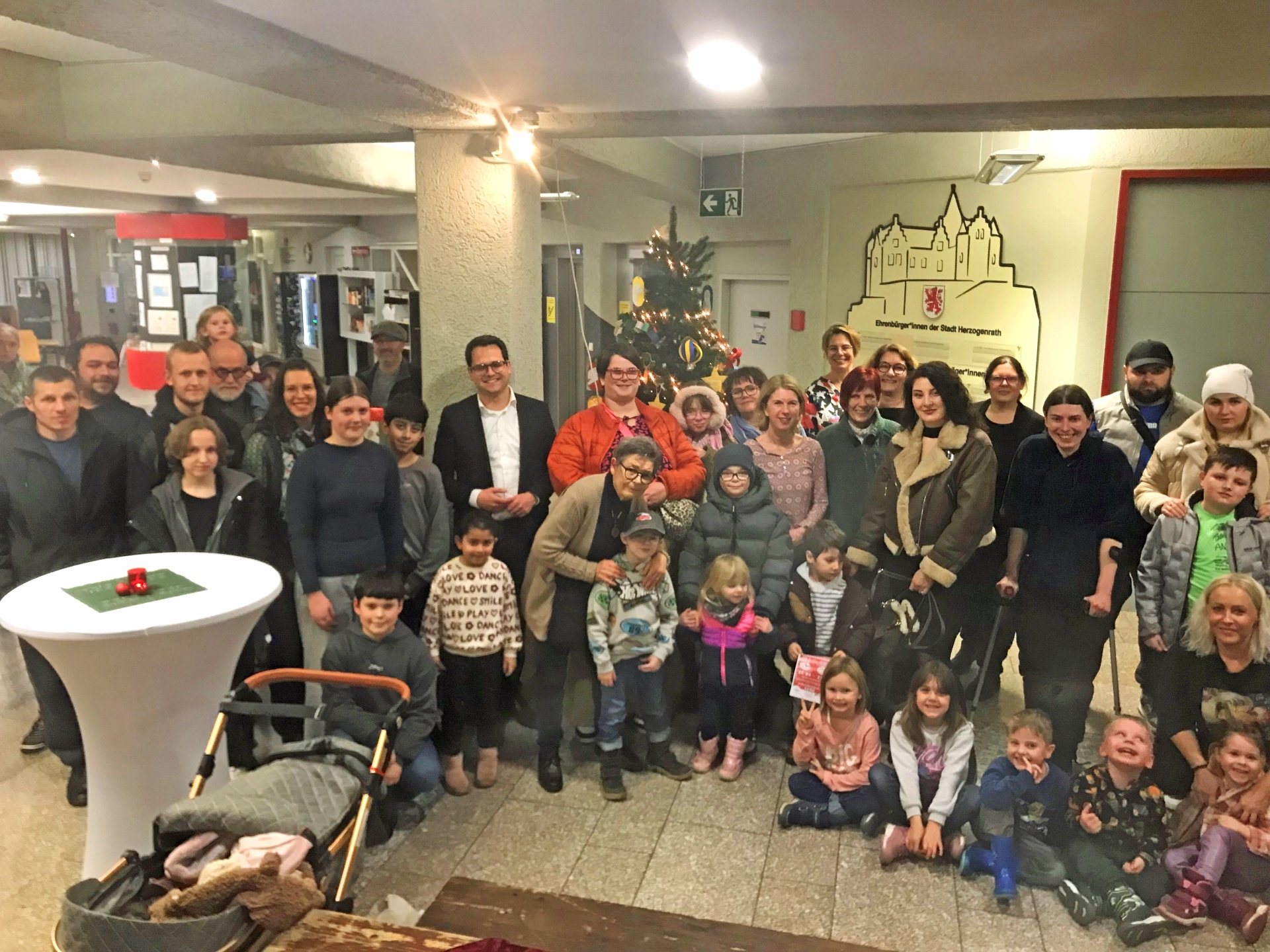 Gruppenbild Familien Wunschbaumaktion 2025