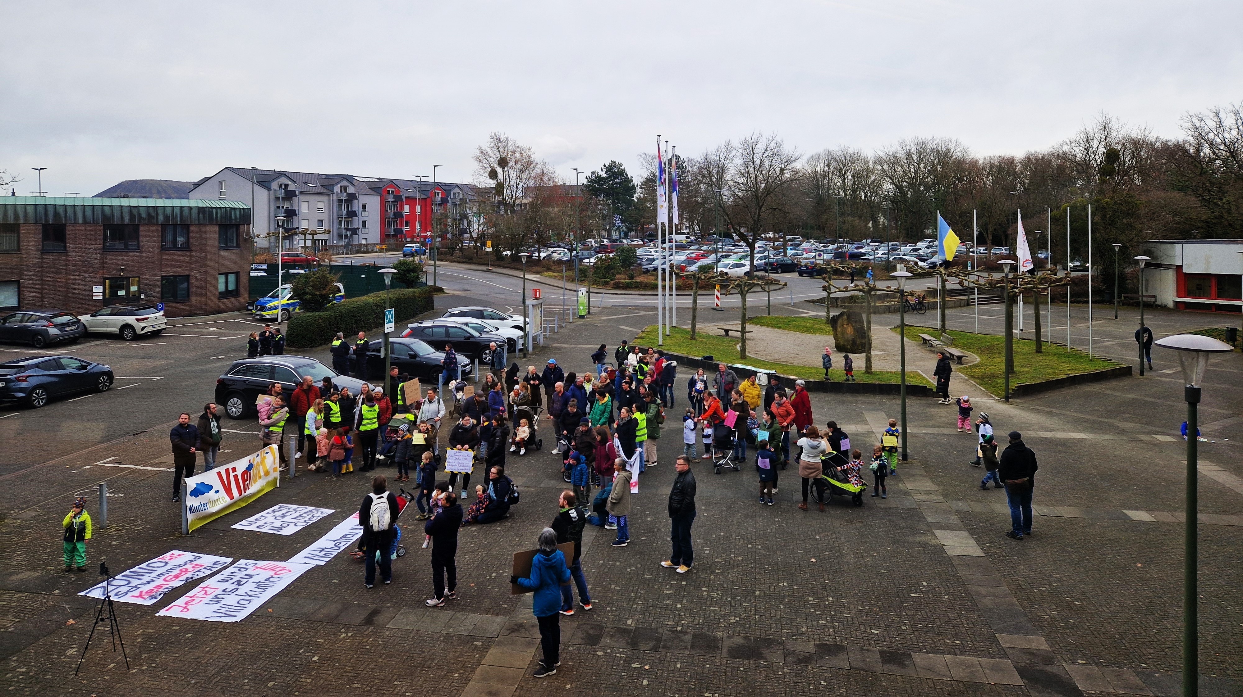 Kundgebung vor dem Rathaus am 25.02.25