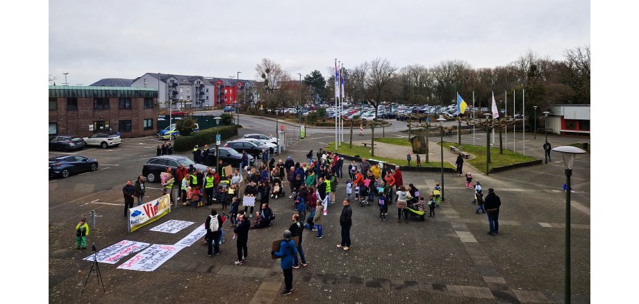 Kundgebung vor dem Rathaus am 25.02.25
