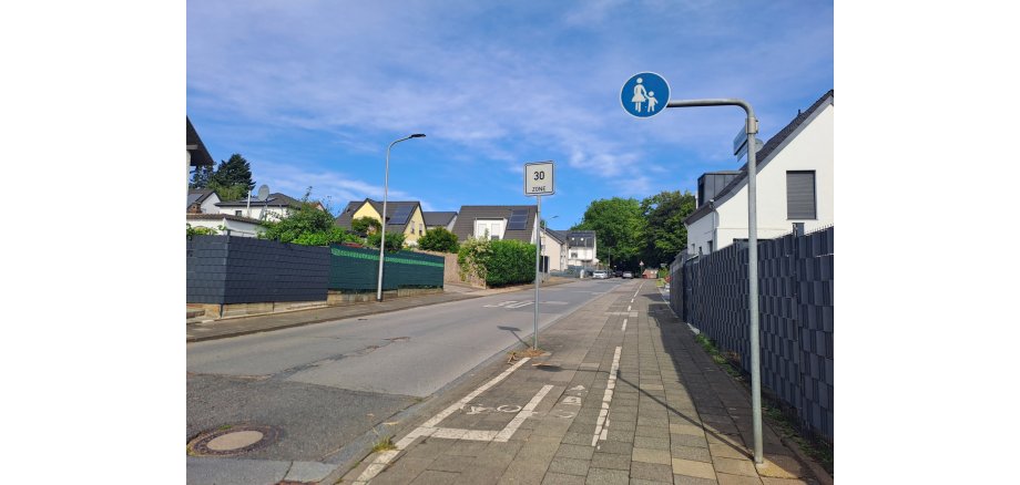 Comeniusstraße nach Änderung Beschilderung Gehweg