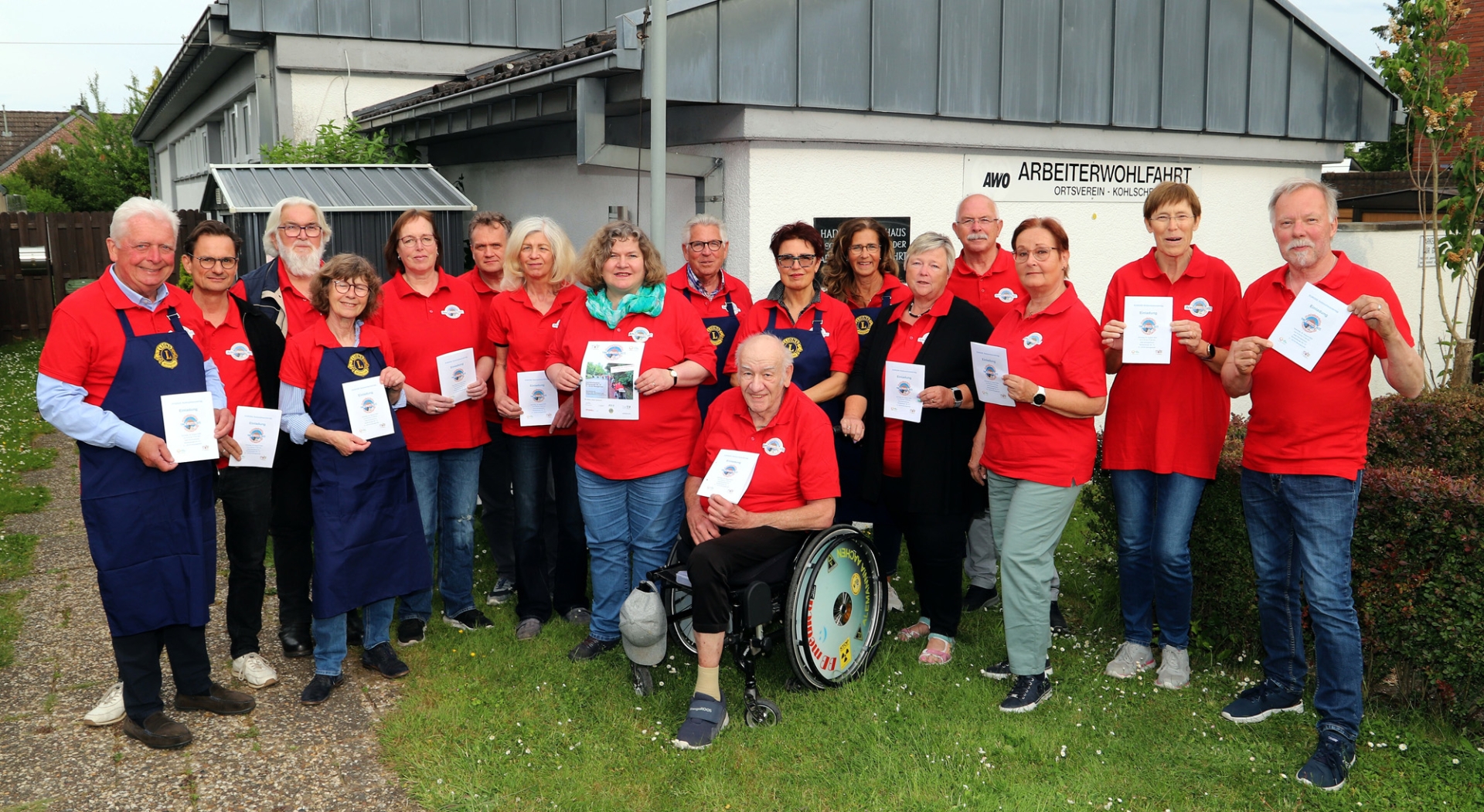 Lions Club Baesweiler/Herzogenrath mit Lissy Schaffrath, Irina Günsche, Hedwig Mertens, Walter Breuer, Dr. Reiner Aghte sowie das Organisationsteam des Forums für Menschen mit Behinderung: Ursula Just-Tewolde Medhin, Christine.Aufermann-Veith, Franziska Schwarzbauer, Isa Werth, Leo Heggen, Karin Rana, Volker Seidel, Jürgen Müller, Jürgen und Sabine Früke (alle Forum für Menschen mit Behinderung), Ton Driessen und Jo Frehen (beide DeZonnebloem)