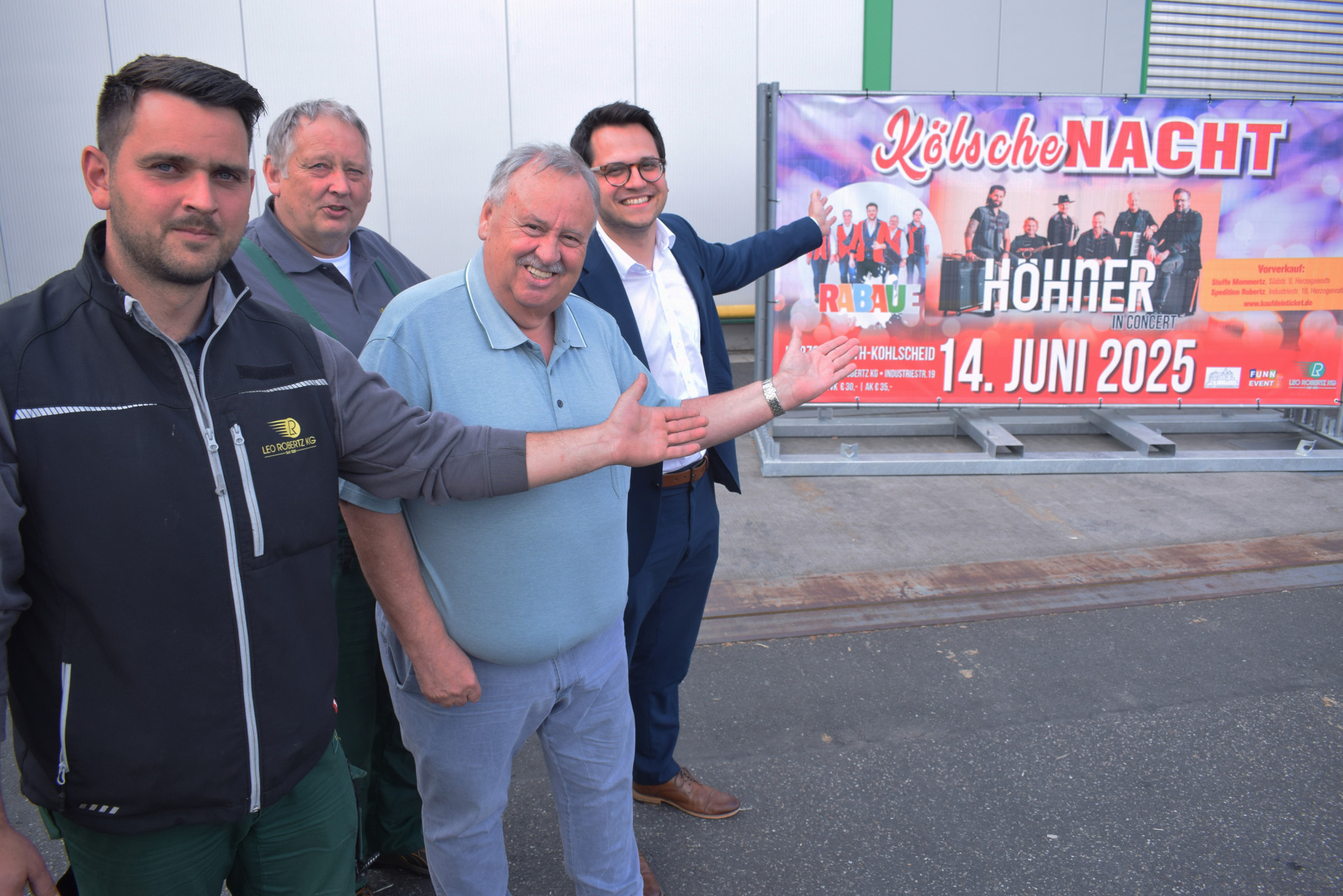 Torsten und Bernd-Leo Kaever, Peter van den Brock (Rabaue) und Bürgermeister Dr. Benjamin Fadavian