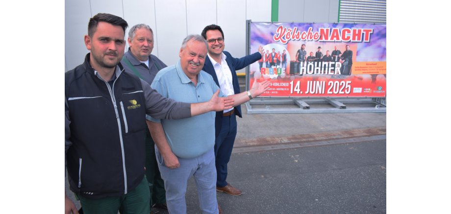 Torsten und Bernd-Leo Kaever, Peter van den Brock (Rabaue) und Bürgermeister Dr. Benjamin Fadavian