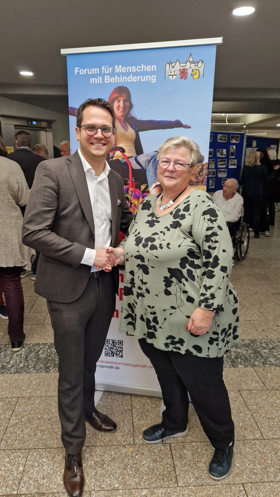 Bürgermeister Dr. Benjamin Fadavian und Sprecherin Karin Rana bei den Jubiläumsfeierlichkeiten