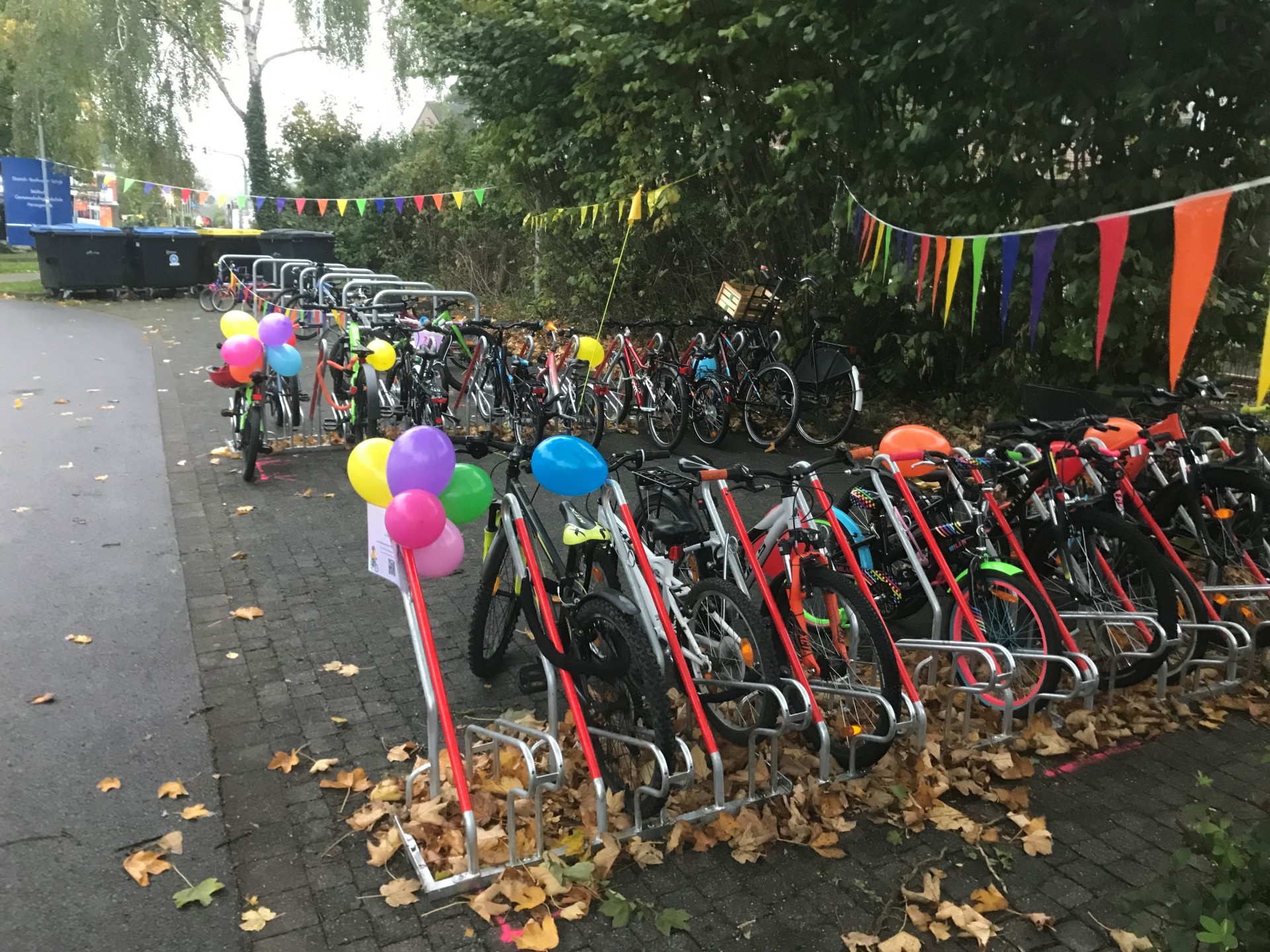 Neue Fahrradstellplätze DiBo Schule