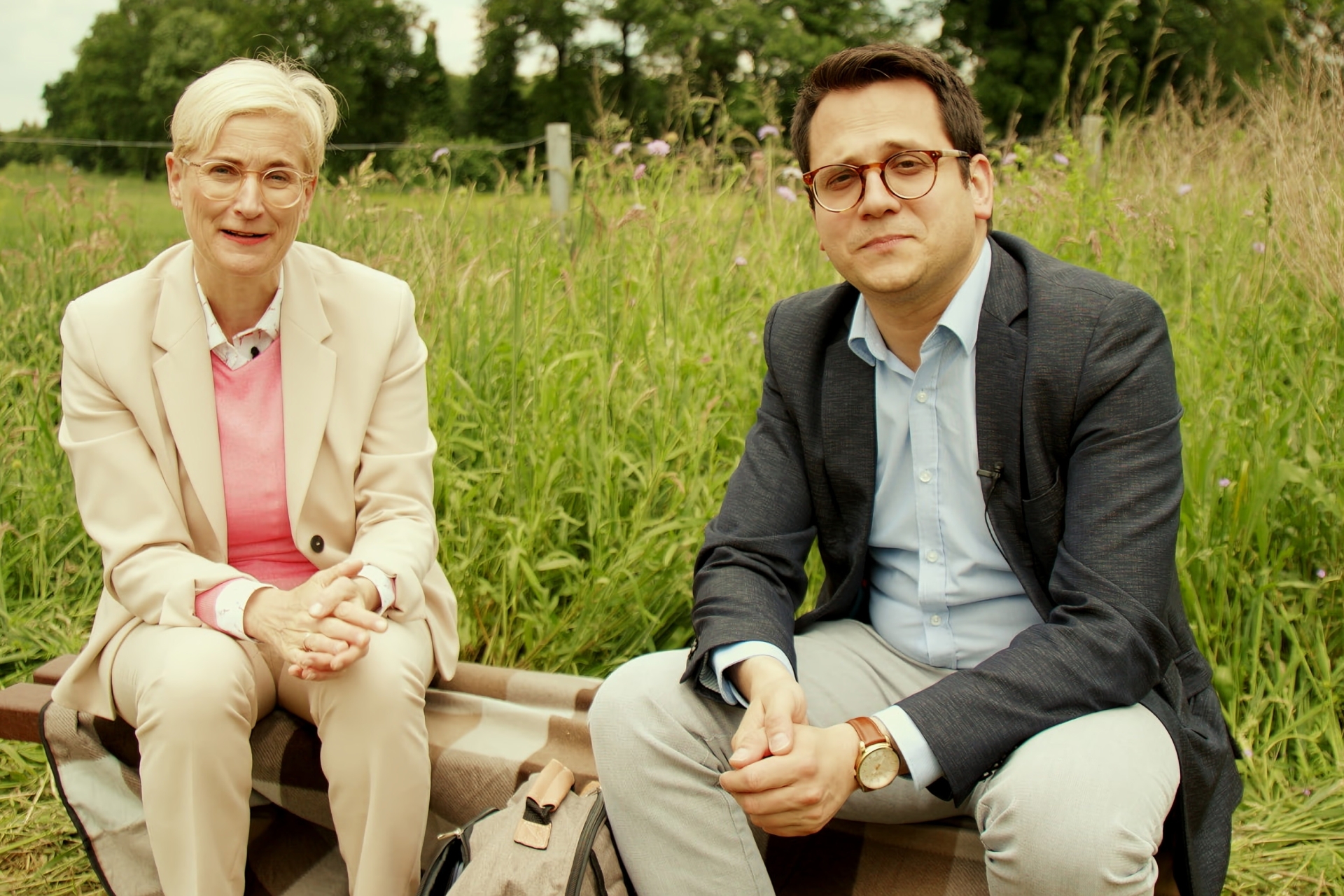 Kerkrades Bürgermeisterin Petra Dassen-Housen und Herzogenraths Bürgermeister Dr. benjamin Fadavian auf der Freundschaftswiese