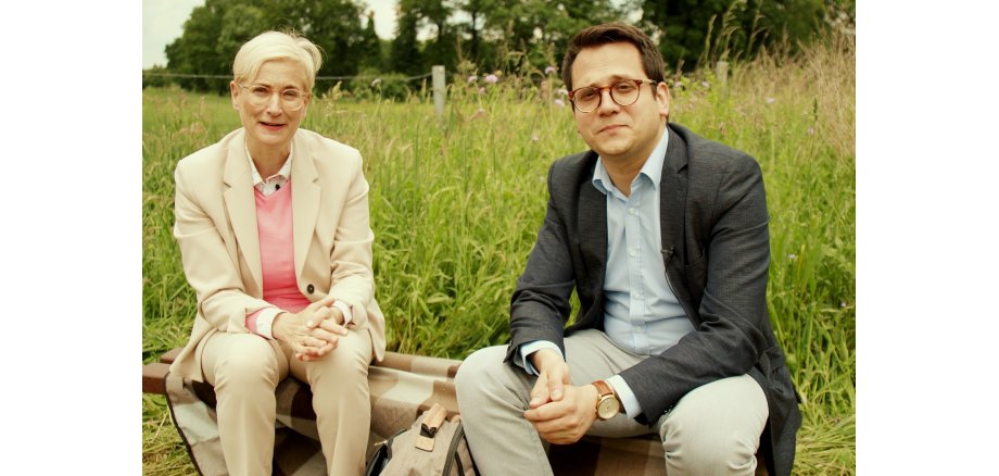 Kerkrades Bürgermeisterin Petra Dassen-Housen und Herzogenraths Bürgermeister Dr. benjamin Fadavian auf der Freundschaftswiese