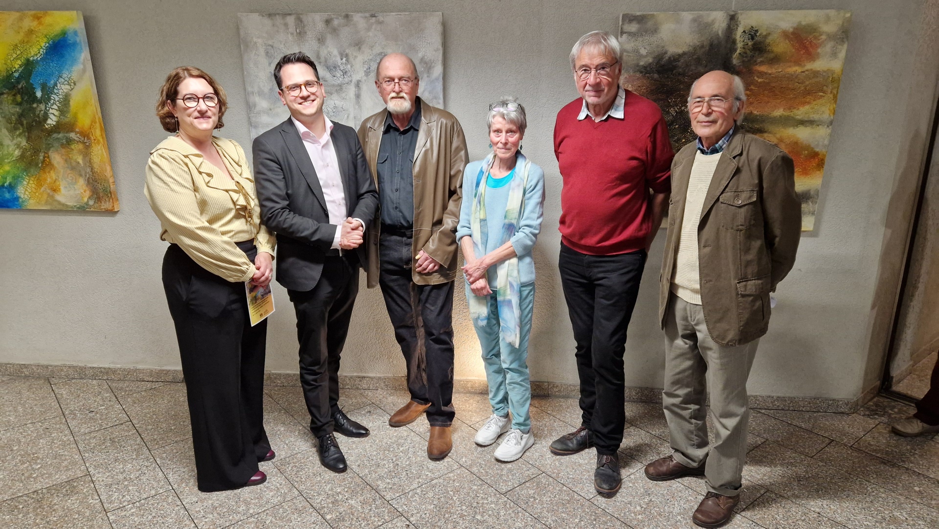 Renate Wallraff (Beigeordnete für Soziales, Bildung und Familie), Bürgermeister Dr. Benjamin Fadavian und die ausstellenden Künstler Willi Lemke, Mechtild Niebeling-Mause, Jochen Jung und Daniel Dumitrache