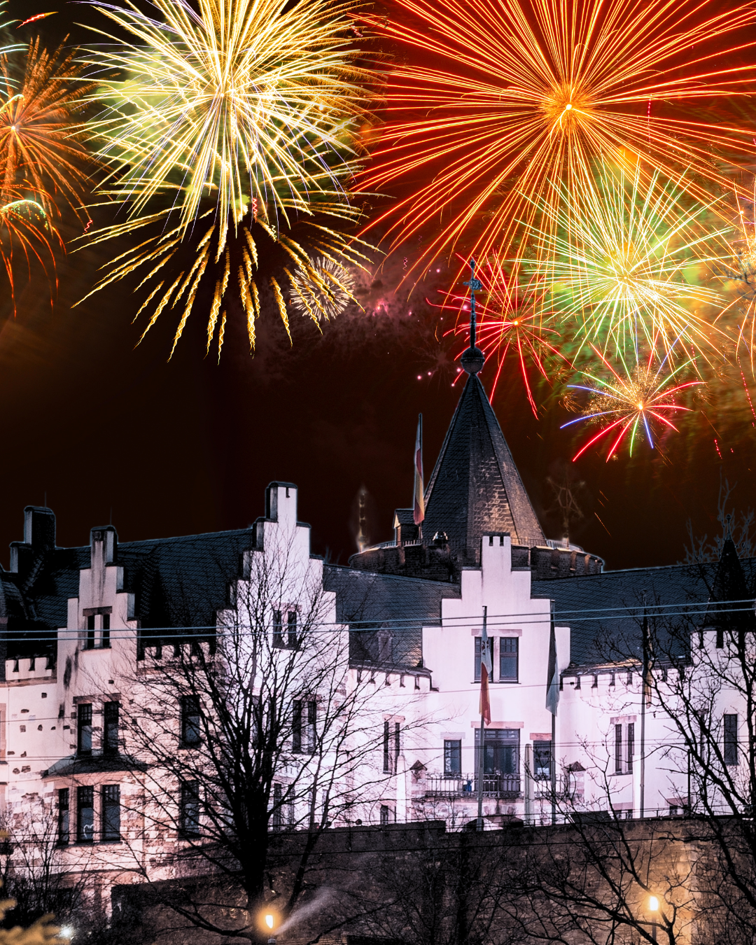 Burg mit Feuerwerk - 1