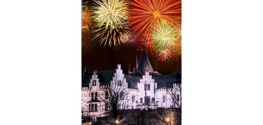 Burg mit Feuerwerk - 1