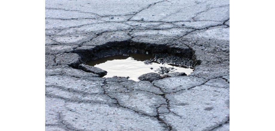 Schlagloch Symbolbild - 1 Schlagloch Symbolbild - 1