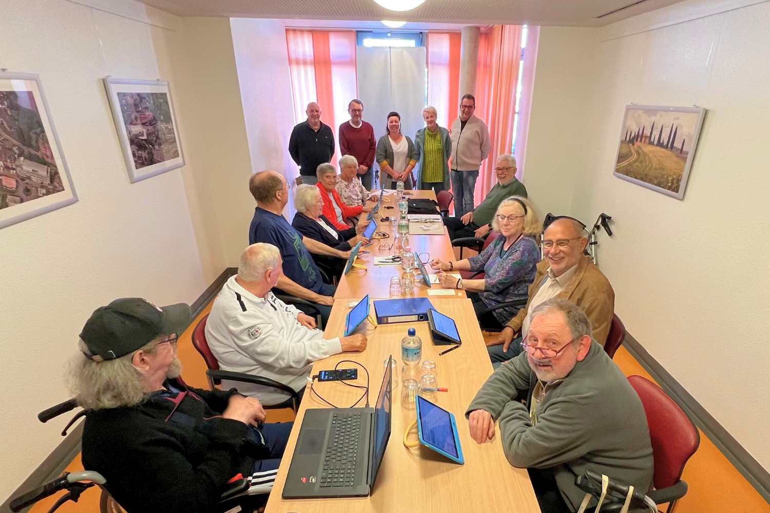 Bild Schulung Senioren Tablets 2 - 1