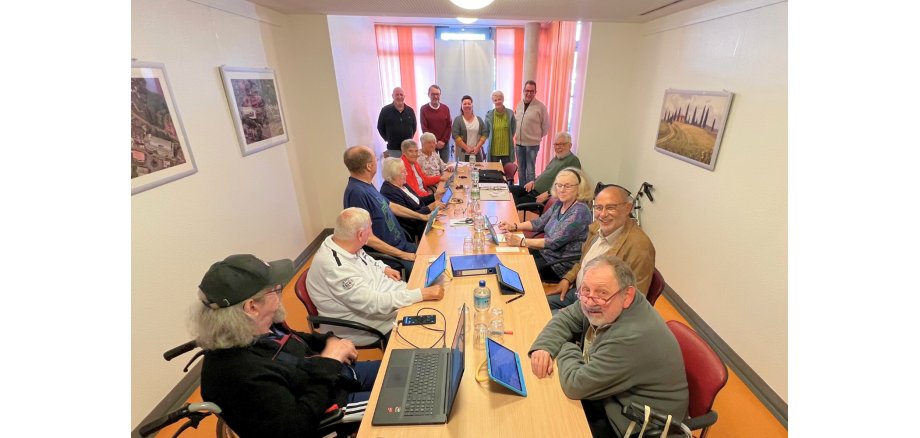 Bild Schulung Senioren Tablets 2 - 1