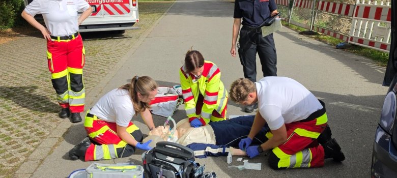 Trauma-Tag der Feuerwehr Herzogenrath, Teilnehmenden bei den verschiedenen Einsatzszenarien. Trauma-Tag der Feuerwehr Herzogenrath, Teilnehmenden bei den verschiedenen Einsatzszenarien.