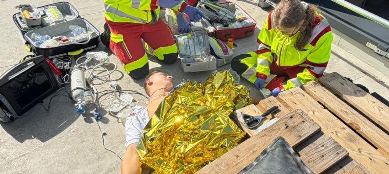Trauma-Tag der Feuerwehr Herzogenrath, Teilnehmenden bei den verschiedenen Einsatzszenarien. Trauma-Tag der Feuerwehr Herzogenrath, Teilnehmenden bei den verschiedenen Einsatzszenarien.