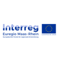Kleine Europaflagge und ein Schriftzug Interreg Euregio Maas Rhein