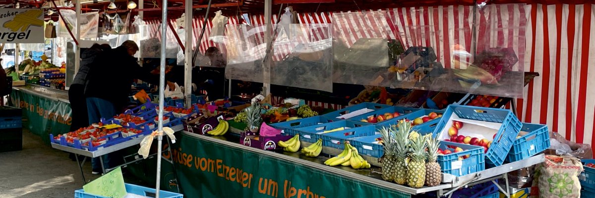 Wochenmarkt Obst & Gemüsestand