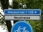 Straßenschild Neustrasse / Nieuwstraat Straßenschild Neustrasse / Nieuwstraat