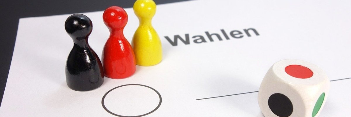 Wahlzettel mit Farbwürfel und Spielmännchen