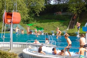 FB-Merkstein-Schwimmbecken mit Sprudelliegebecken FB-Merkstein-Schwimmbecken mit Sprudelliegebecken