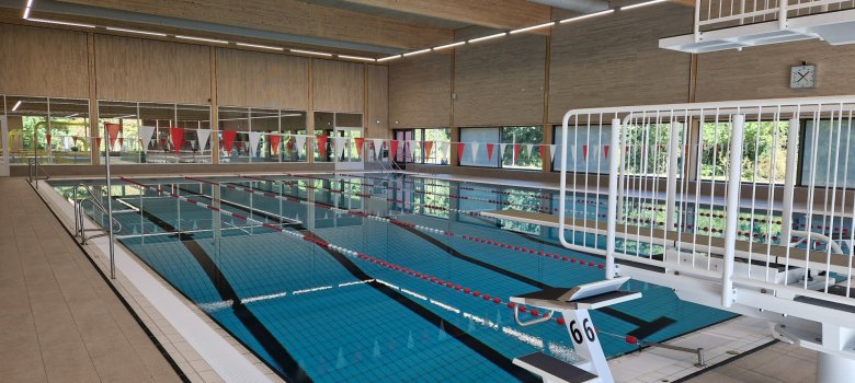 HB-Schwimmerbecken mit Sprunturm HB-Schwimmerbecken mit Sprunturm