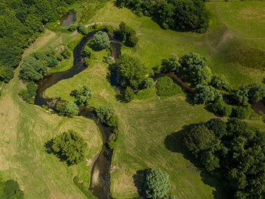Frei mäandrierende Wurm im Schutzgebiet Wurmtal südlich von Herzogenrath. Foto: Dominik Ketz, StädteRegion Aachen