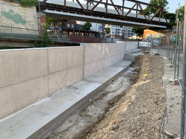 Mauerbau Hochwasserschutzmauer, Foto: WVER