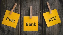 Notizzettel drei gelbe Notizzettel mit der Aufschrift Post, Bank und KFZ